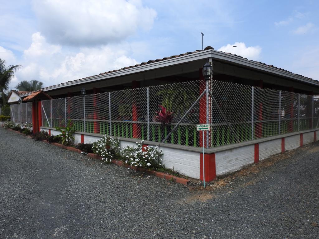 Hostal La Sultana Santa Rosa De Cabal Buitenkant foto